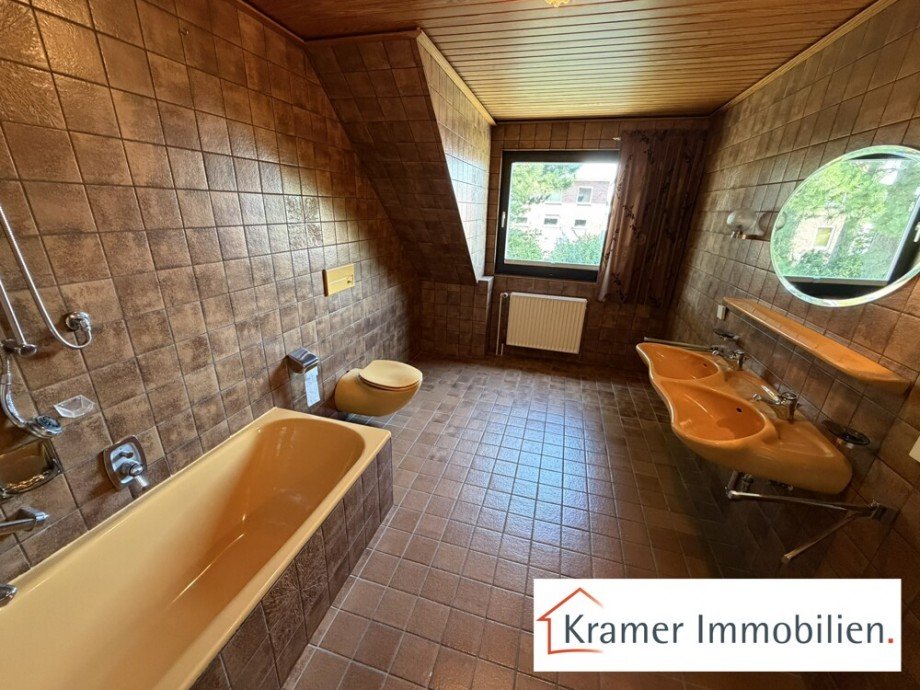 Wannenbad DG Einfamilienhaus Varel